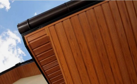 montaż podbitki dachowej